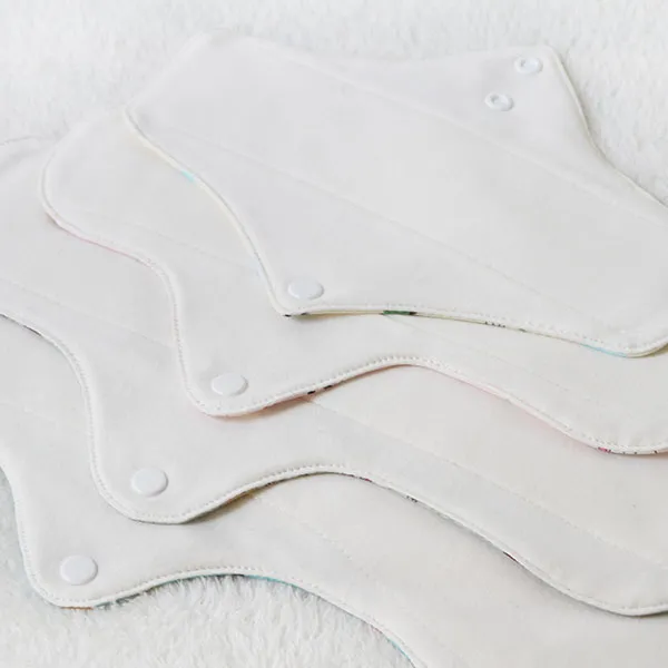 100％有機棉，天然純淨，採用台灣大布廠認證的100％有機棉製造，無漂無染，也沒有混紡其他材質紗，布面都還可以看到棉殼，觸感天然，質感純淨。